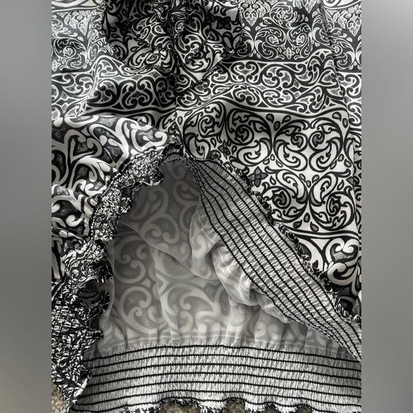 White House Black Market Black and White Patterned Blouse - Picture 10 of 10